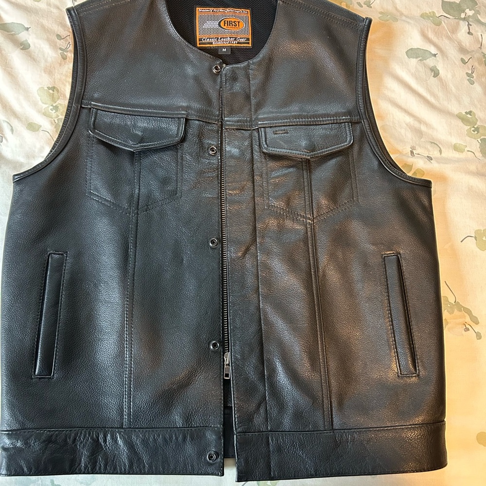 First Manufacturing Co. Leather motorcycle vest Med Men’s Classic Leather Gear